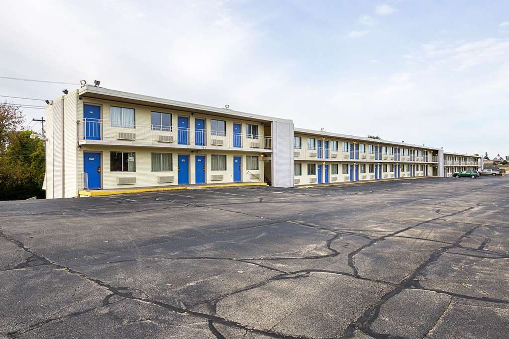 Rodeway Inn Dubuque Exterior foto